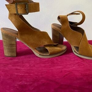 Bella Vita brown ankle strap heel sandal size 7